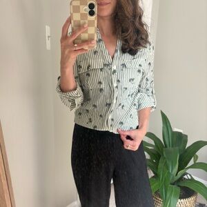 New York & Company Long Sleeve Button Down Palm Tree Blouse Shirt Size XS